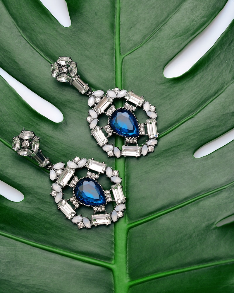 photo-1535632066927-ab7c9ab60908