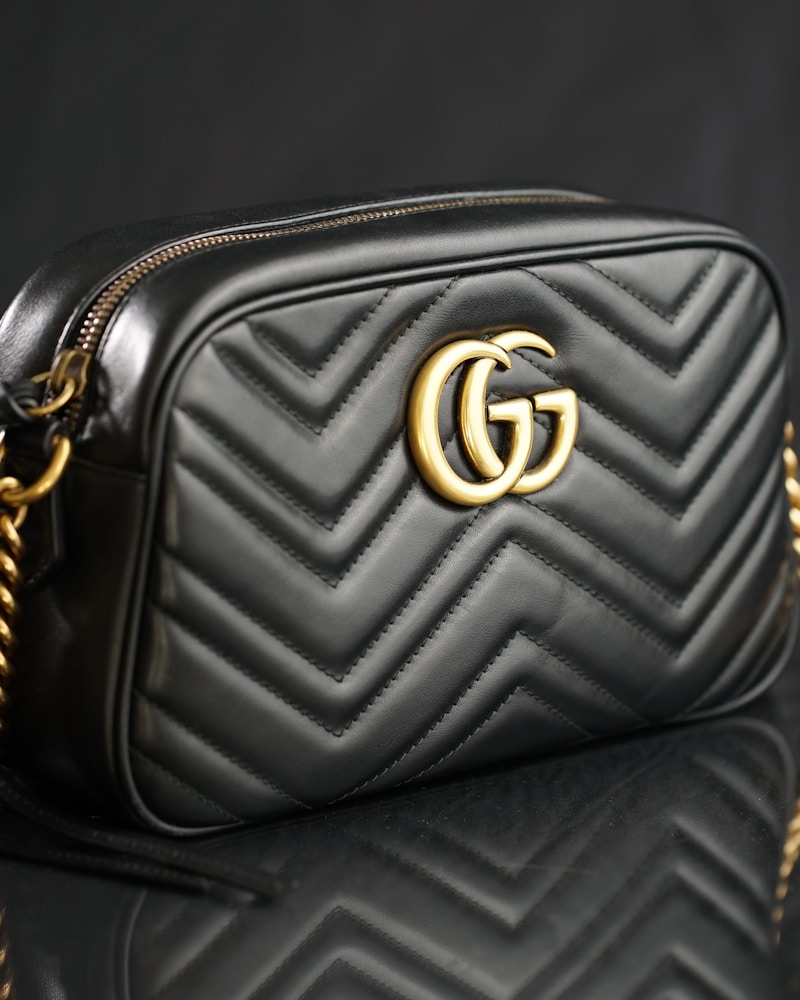 photo-1548036328-c9fa89d128fa