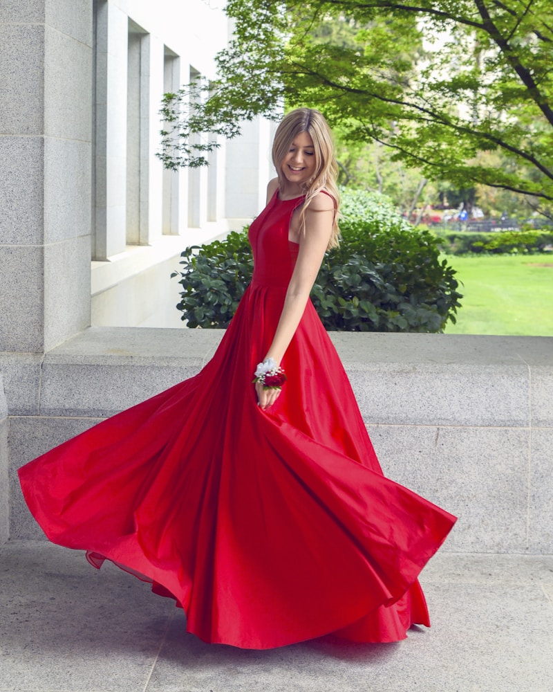 photo-1595777457583-95e059d581b8