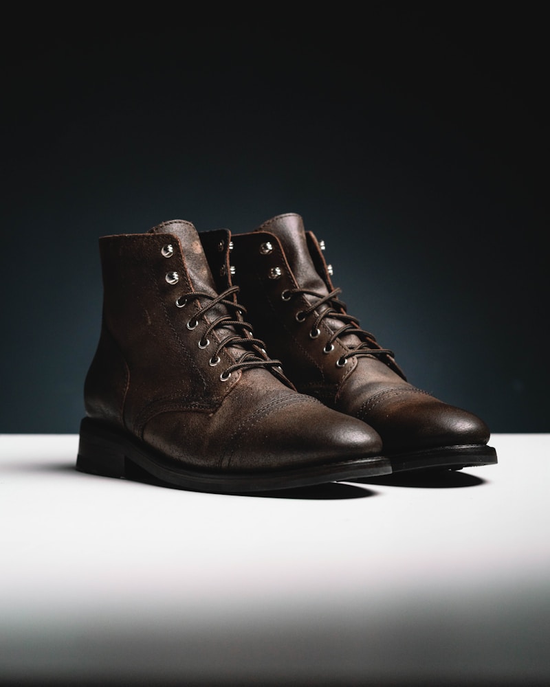 photo-1608256246200-53e635b5b65f